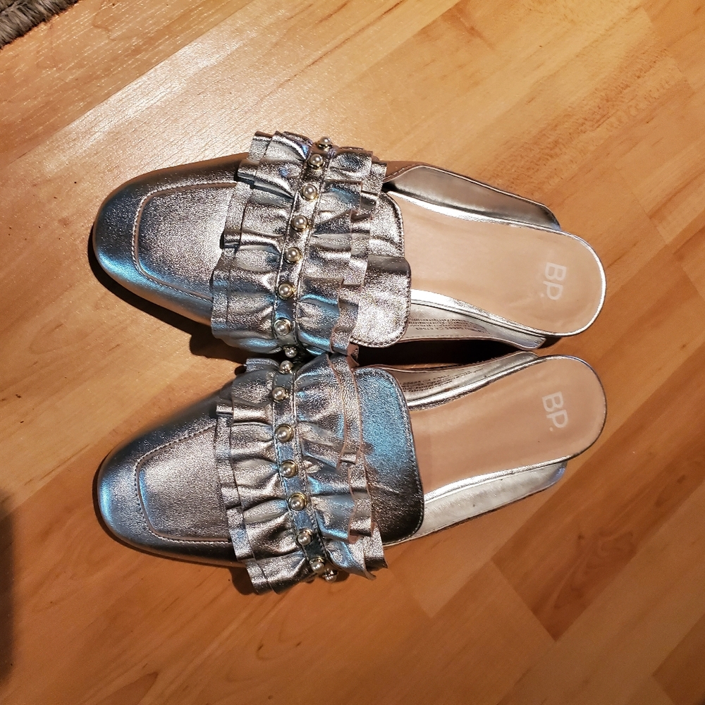 Flat mules